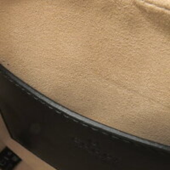 Gucci Interlocking GG Heart Shoulder Bag Black Leather - Picture 11 of 13